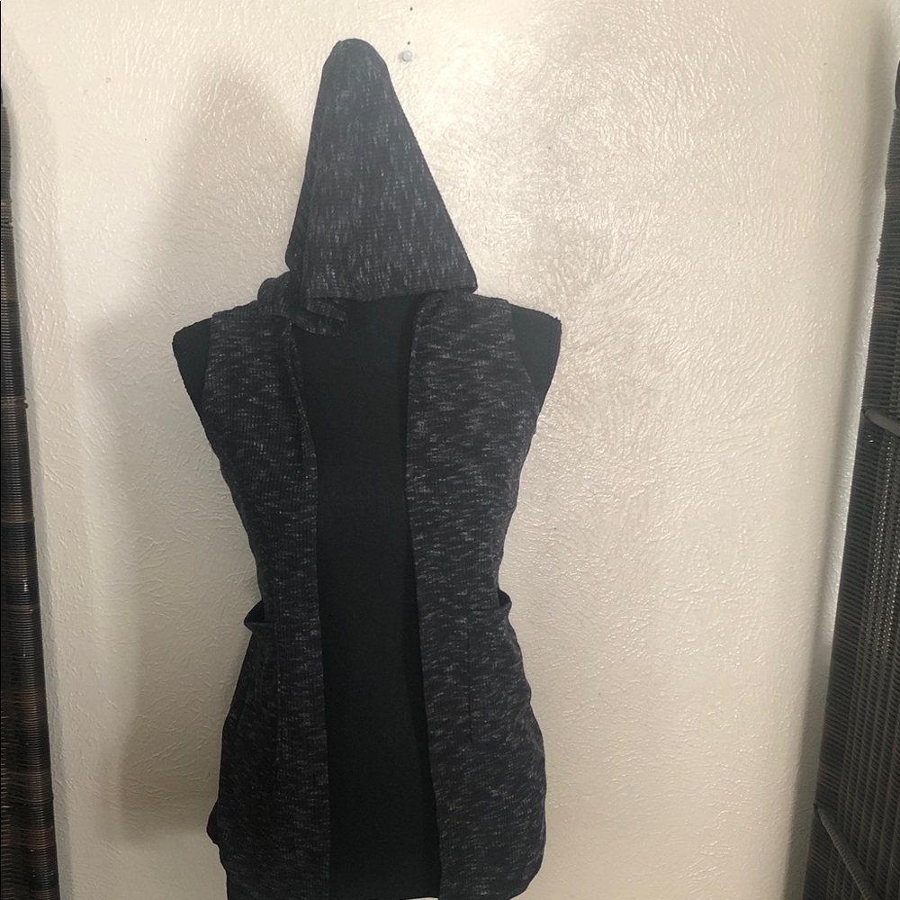 Epic Threads Black Sleeveless Hooded Top
